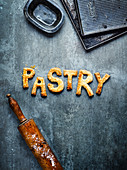 Schriftzug 'Pastry' in Teigbuchstaben
