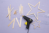 Instructions for making stars from wooden lolly sticks