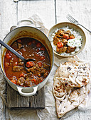 Lamm-Tomaten-Curry mit Minzjoghurt