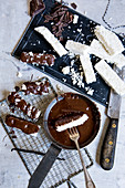 Kokosriegel mit Bitterschokolade und Vanille (Keto-Küche)
