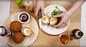 Scotch Eggs halbieren