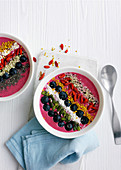 Smoothie Bowl mit Beeren