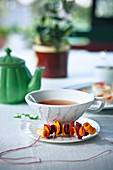 Teepunsch mit Grand Marnier, Gewürzen, Orange und Honig