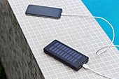 Solar smartphone charger