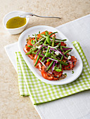 Tomaten-Bohnen-Salat mit Senfvinaigrette