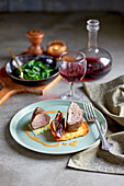 Spiced pork fillet with shallots and apple