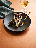 Slow cooker muscovado cheesecake with hazelnuts and blackberries