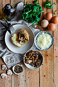Ofenkartoffel mit Champignons, Käse, Rucola und weichem Ei