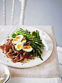 Asparagus with ham, eggs and garlic