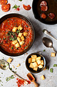 Tomatensuppe mit Chorizo und Croûtons