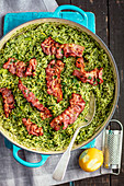 Green risotto with spinach and bacon