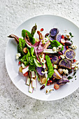Radicchio salad with spinach and grapes