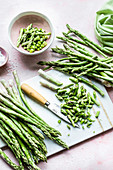 Preparing green asparagus