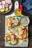 Toasted bread with guacamole and fried halloumi