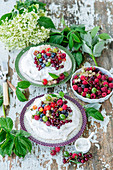 Meringue with berries and cream