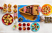 Snacks und Kuchen für die Kinderparty