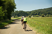 Fahrradfahrer zwischen Merzig und Mettlach, Saarland, Deutschland
