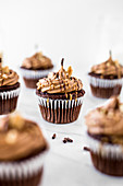 Schokoladen-Erdnuss-Cupcakes