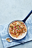 Coronation Chicken Pilaf mit Mandelblättchen