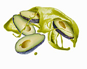 Avocados mit Smoothie-Splash