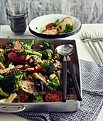 Bread salad with broccoli and tomatoes