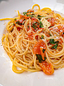 Spaghetti with roasted tomatoes