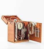 Artificial pneumothorax apparatus, 1960