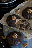 Walnuss-Lebkuchen mit Schokoglasur