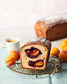 Brioche with blackberries and apricots