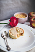 Gluten-free apple tartlet with spelt and almond flour