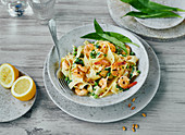 Pasta with wild garlic and shrimps