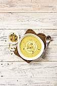 Kokos-Broccolisuppe mit Ingwer