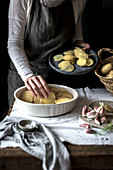 Making a potato gratin