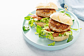 Turkey burgers with avocado, lettuce and bacon