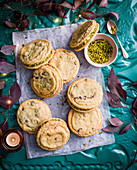 Cranberrry Sandwich-Cookies mit Pistazien