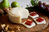 Premium organic goat cheese with quince bread