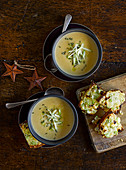 Cider and onion soup with cheese and apple toasts