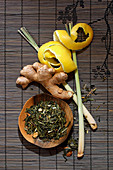 Grüner Tee, Ingwer, Zitronengras und Zitronenschale