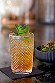 El Poppukōn - Genmaicha-Tee mit Rum, Cointreau und Yuzu-Saft