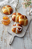 Easter (sweat) bread with apricot filling