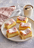 Puff pastry cream slices