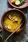 Kokos-Krebs-Curry im Tontopf (Indien)