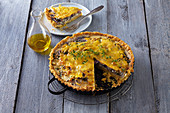 Pilzquiche mit Käse, angeschnitten