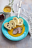 Roastbeef mit glutenfreier Sahnesauce und Knödel