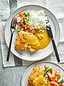Tofu Katsu Curry mit Reis und Gemüse
