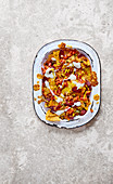 Nachos mit karamellisierten Zwiebeln und Chorizo
