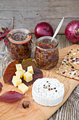Onion chutney with goat cheese