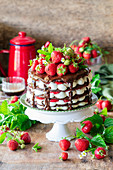 Schokoladen-Erdbeer-Schichtkuchen