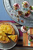 Mandel-Grießkuchen, Granatapfel-Mousse mit Pistazien-Crunch
