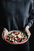 Salad with figs baked goat cheese and spinach